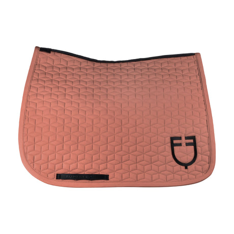 Dressage saddle pad with cube quilting