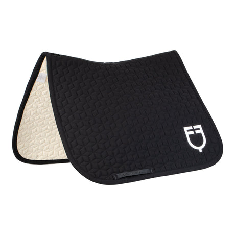 Dressage saddle pad with cube quilting