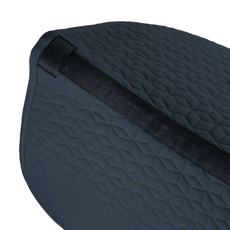 Dressage saddle pad with cube quilting